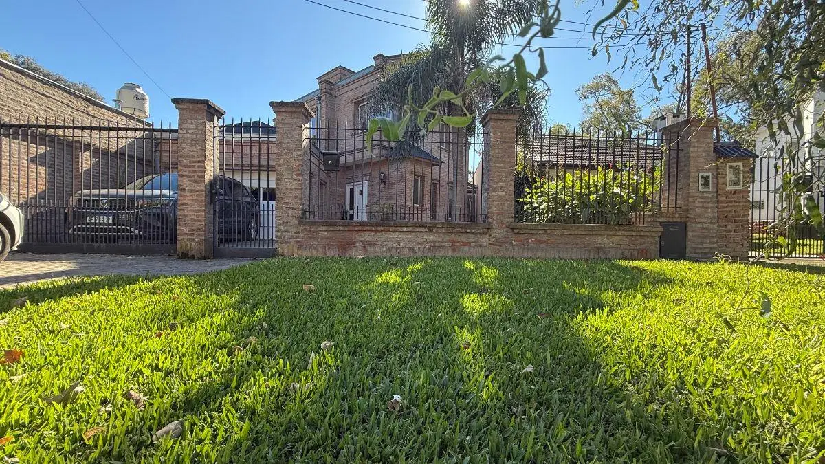 Espectacular casa en venta de 5 ambientes con el mejor acceso 1