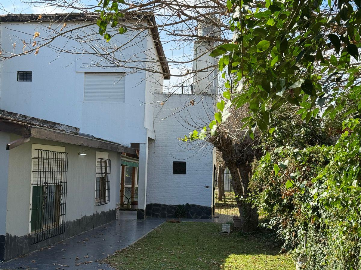 Casa en venta en De Vicenzo. Súper oportunidad en excelente ubicación!