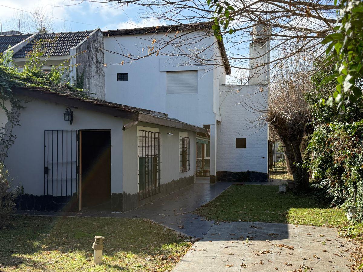 Casa en venta en De Vicenzo. Súper oportunidad en excelente ubicación!