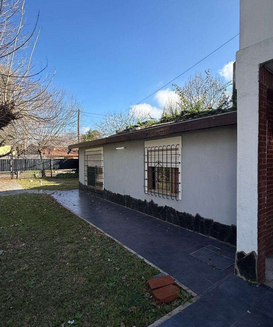Casa en venta en De Vicenzo. Súper oportunidad en excelente ubicación!