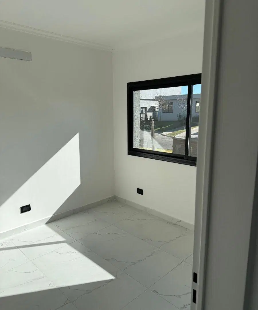 Preciosa casa con detalles de categoría y amplia financiación 3