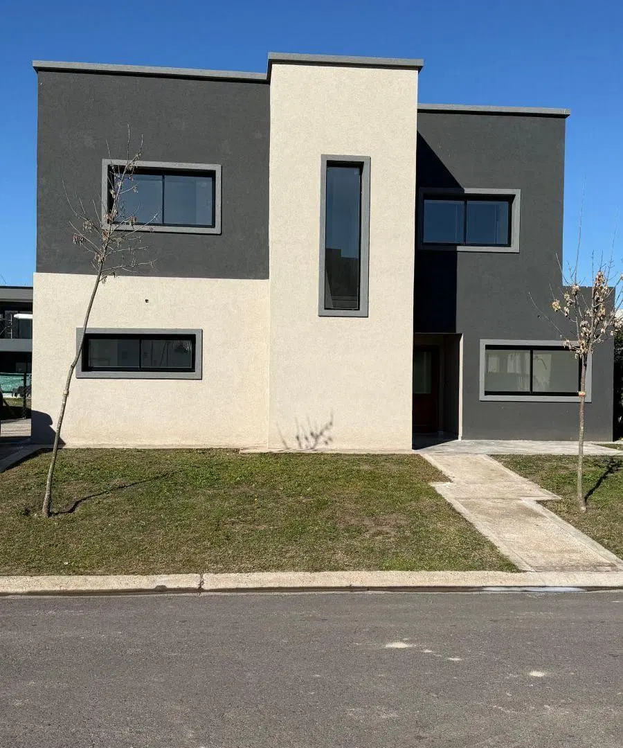 Preciosa casa con detalles de categoría y amplia financiación 4