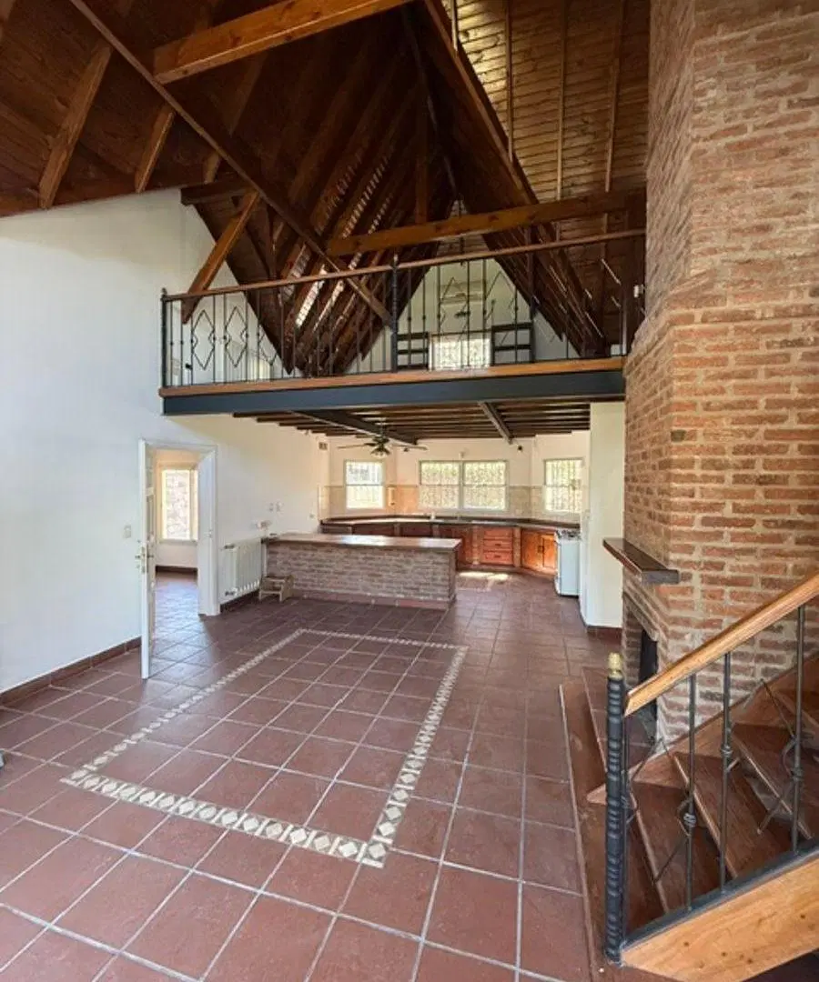 Hermosa casa de 4 ambientes con excelente acceso 4