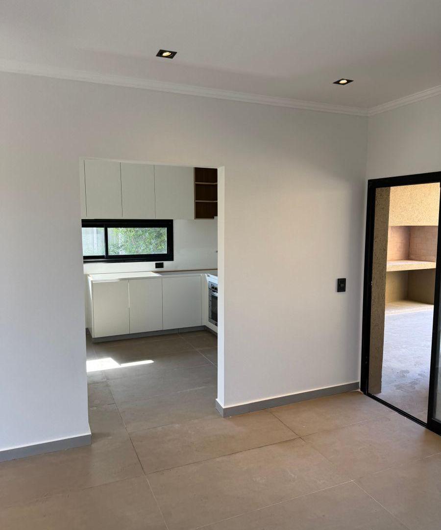 Foto de Moderna casa de 5 ambientes a estrenar, imagen 3