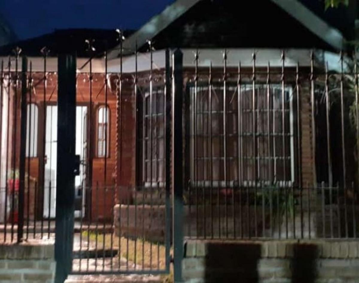 Casa en venta s/ lote de 8.66x25 losa 5 ambientes trs dormitorios e/ dos auto,acepta depto en MDP y 