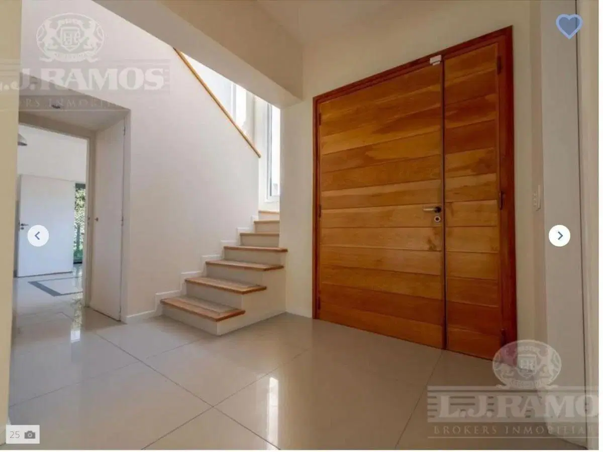Casa de 800 m2 con 3 dormitorios en venta en Bosque Chico 2