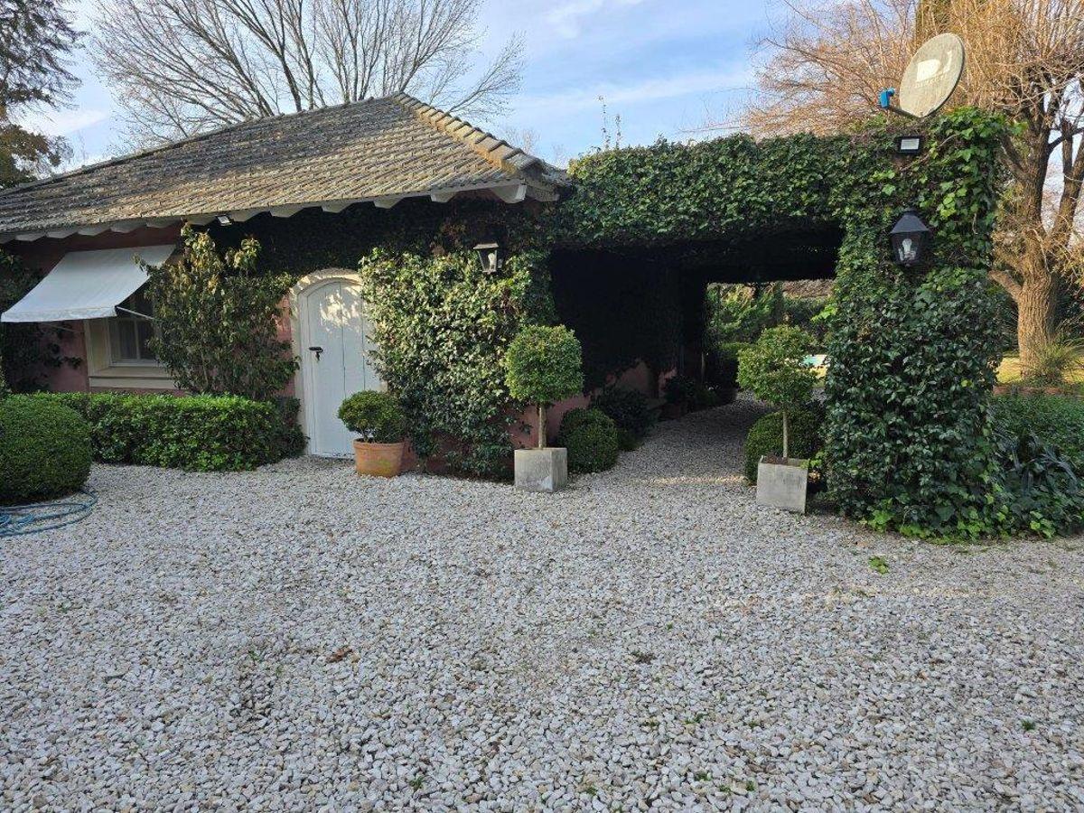 Foto de Execelente Ubicacion Casa en Venta Sobre Espectacular Jardin - Tortugas, imagen 5