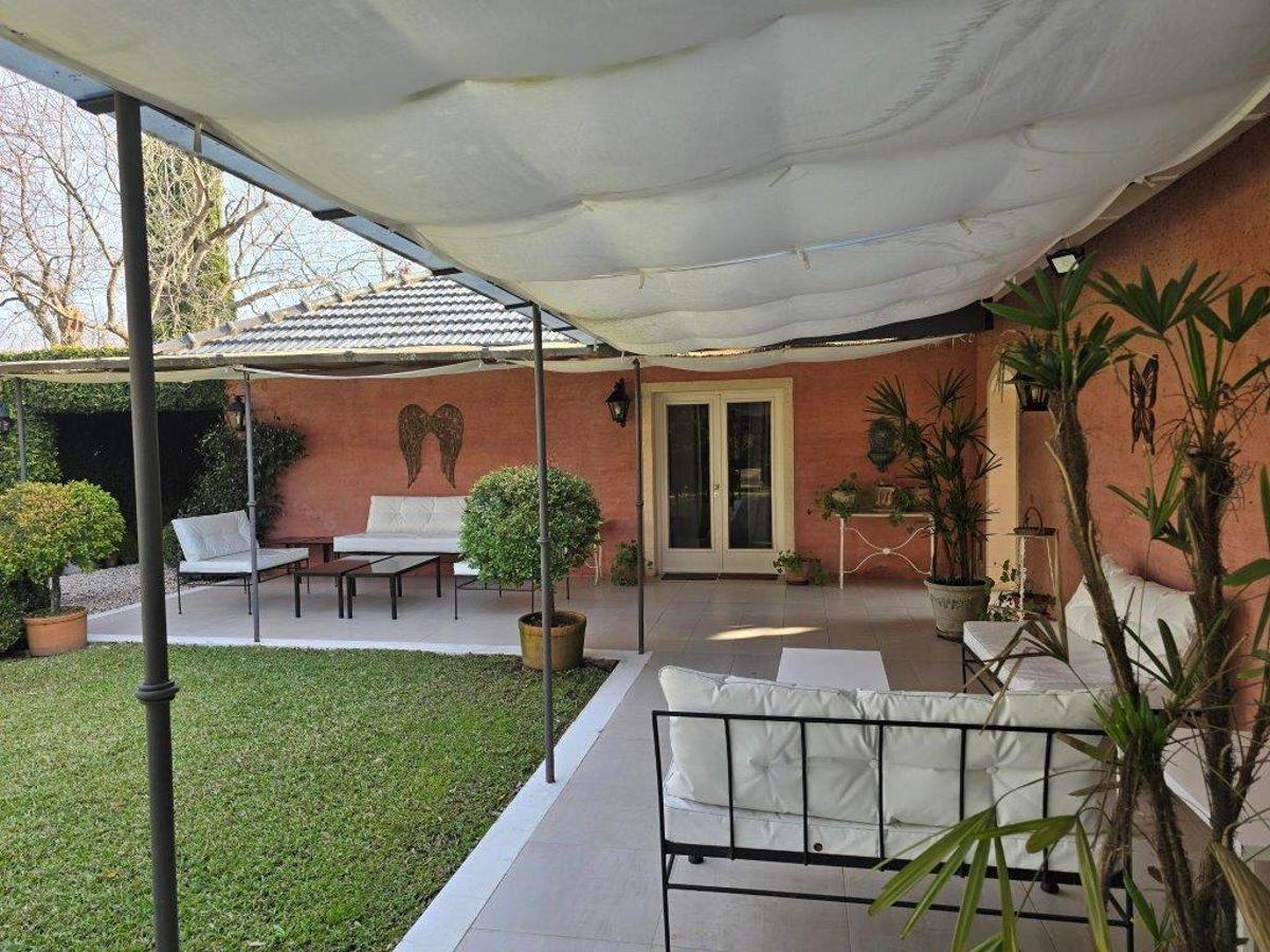 Foto de Execelente Ubicacion Casa en Venta Sobre Espectacular Jardin - Tortugas, imagen 3