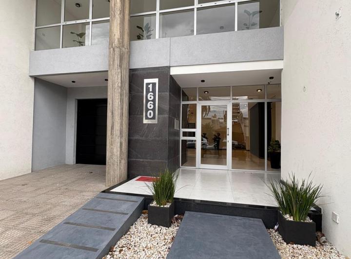 VENTA DEPARTAMENTO 2 AMBIENTES CON PATIO LANUS ESTE 1