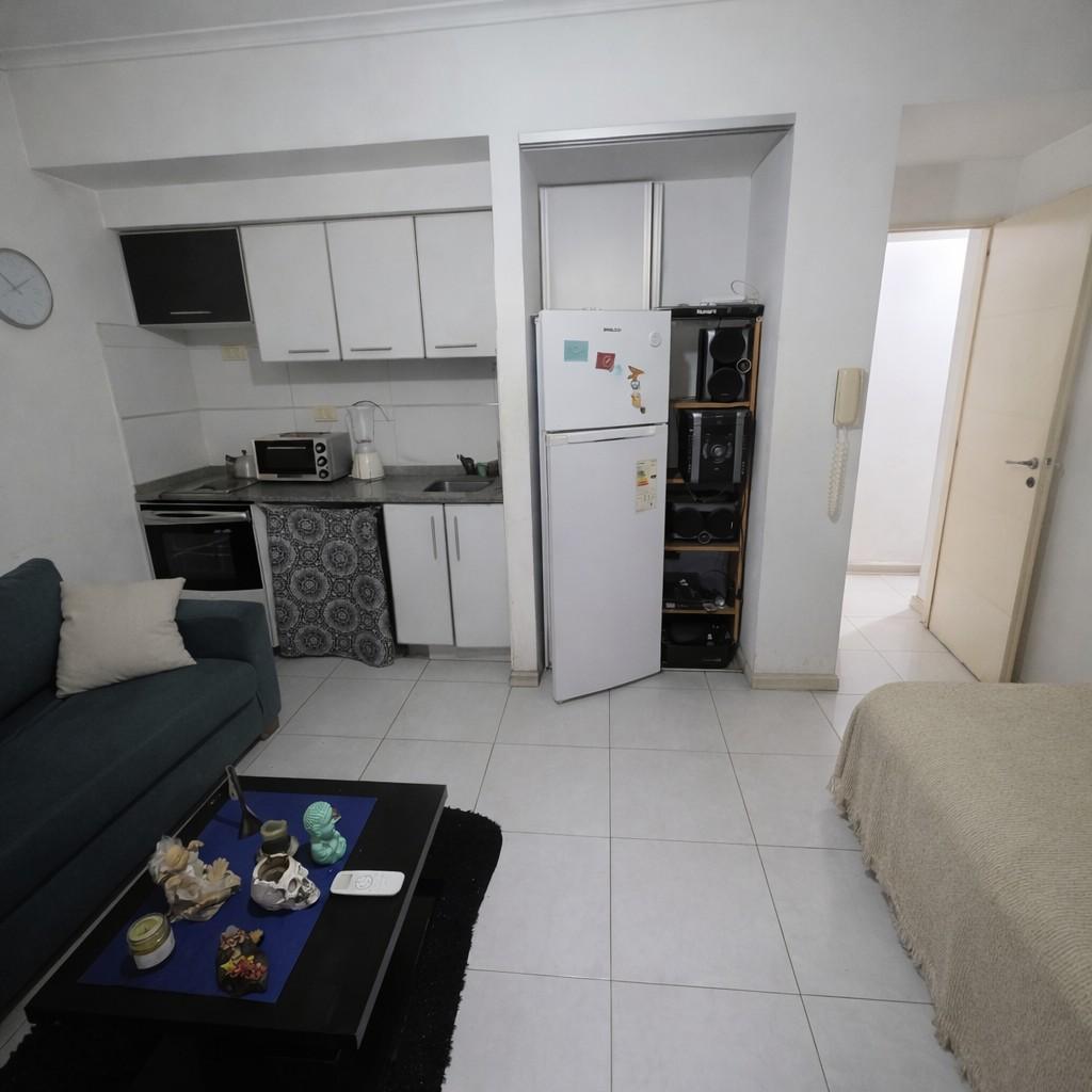 Foto de Monoambiente contrafrente con balcon con parrilla, imagen 4