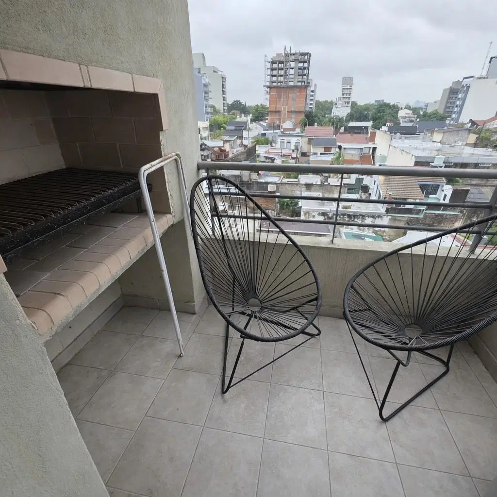 Monoambiente contrafrente con balcon con parrilla 5