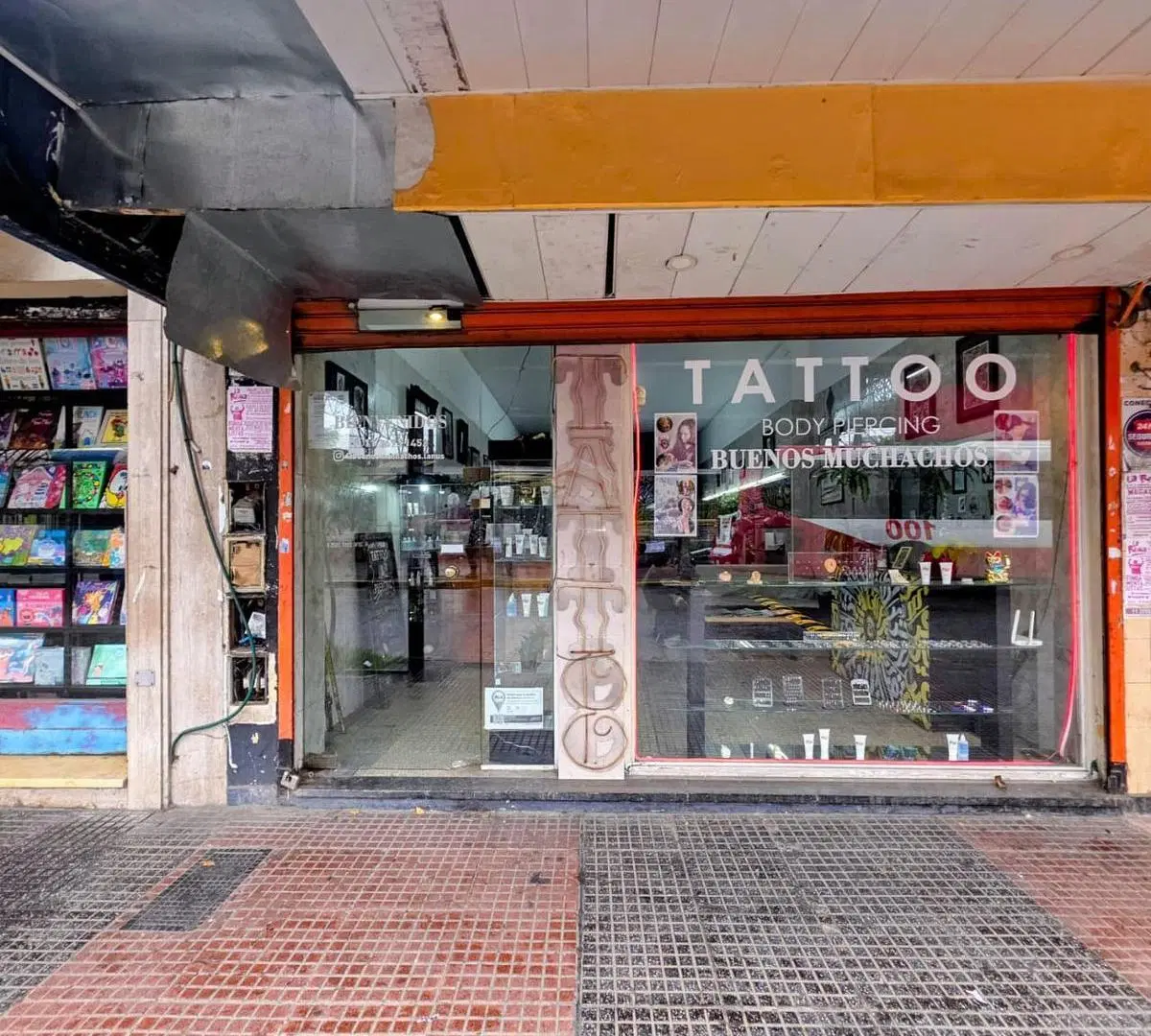 Local frente estacion Lanús Este 1