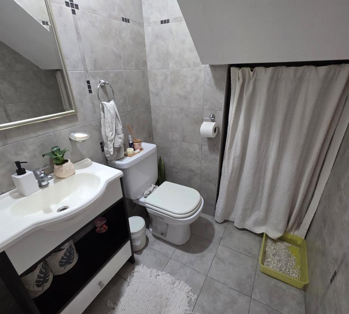 Foto de Departamento tipo duplex 3 ambientes con cochera en Lanús Este, imagen 2