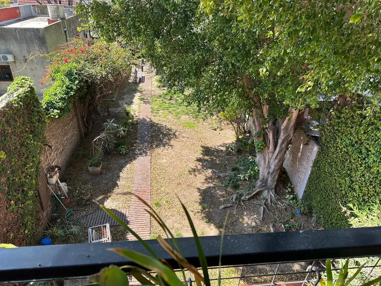 Casa tipo triplex de 4 ambientes en Lanús Este 4