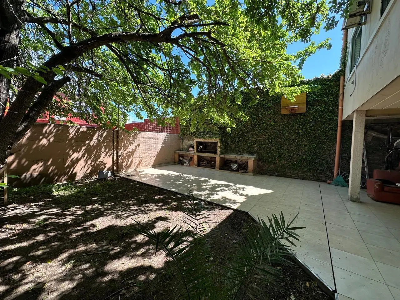 Casa tipo triplex de 4 ambientes en Lanús Este 1