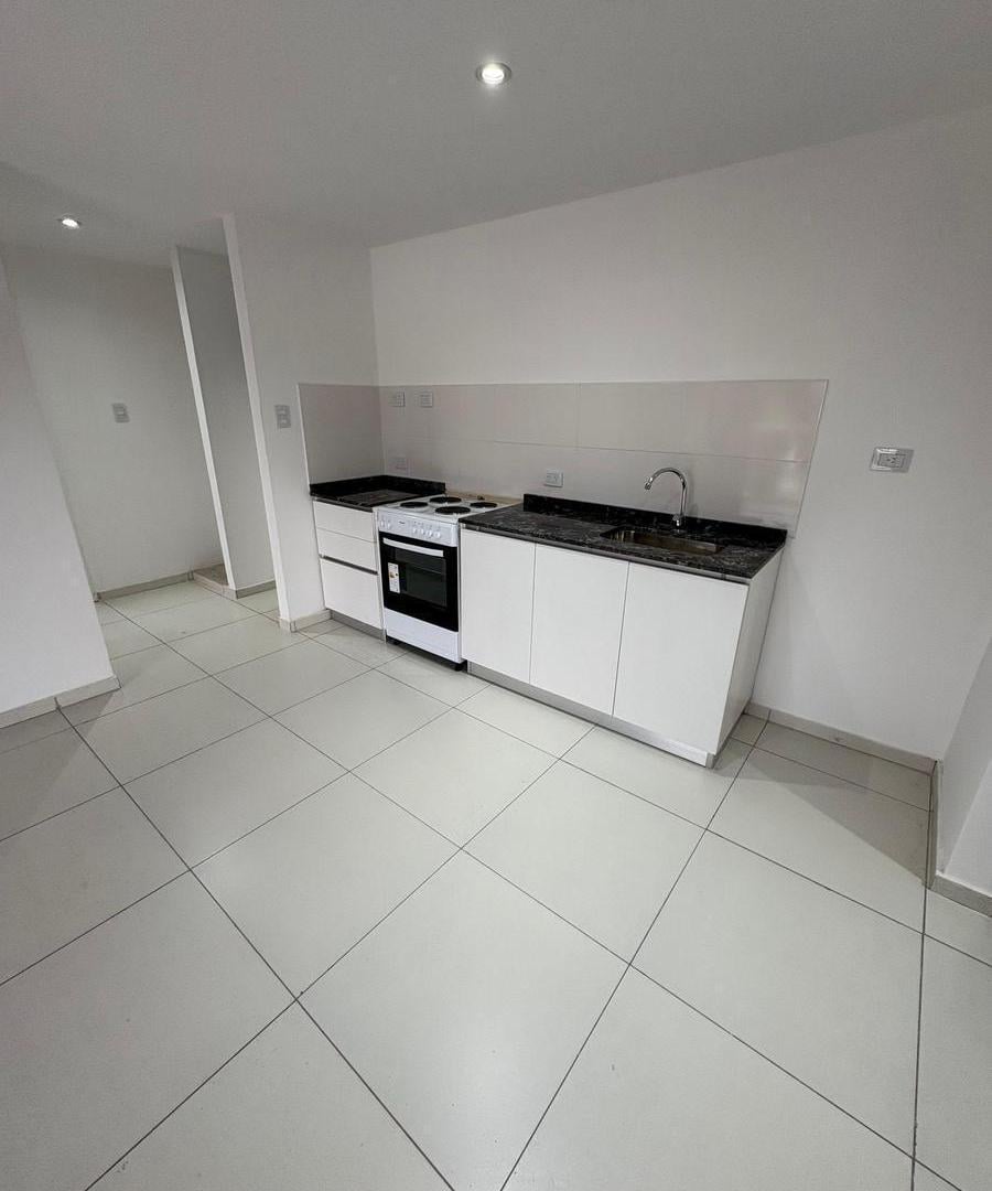Foto de VENTA DEPARTAMENTO 2 AMBIENTES CON PATIO LANUS ESTE, imagen 3