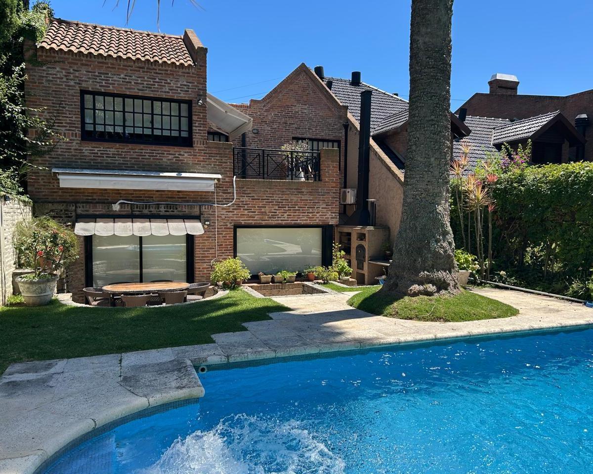 Excelente Casa en Punta Chica 2