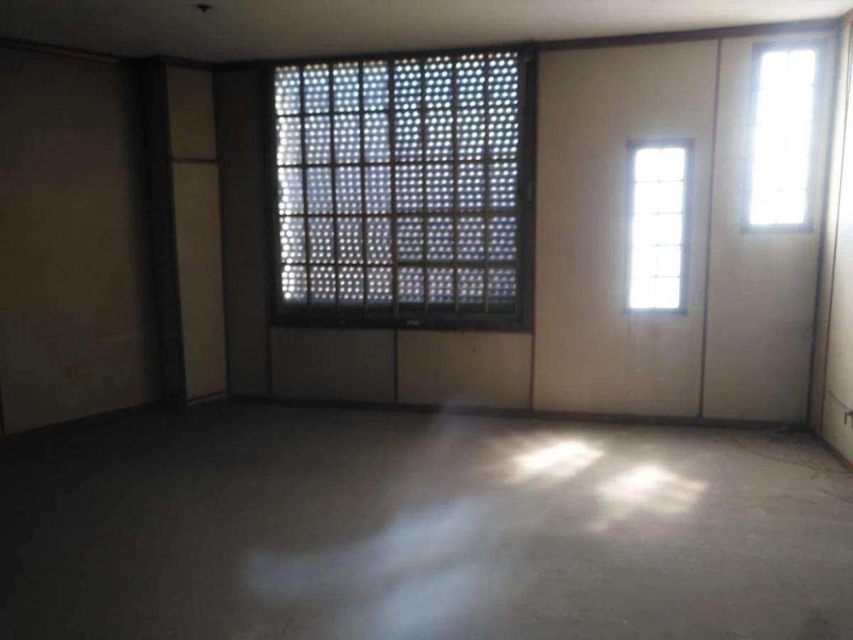 Deposito en Dos Plantas / 1350 m² 5