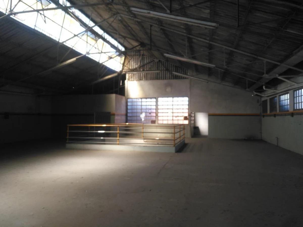 Deposito en Dos Plantas / 1350 m² 3