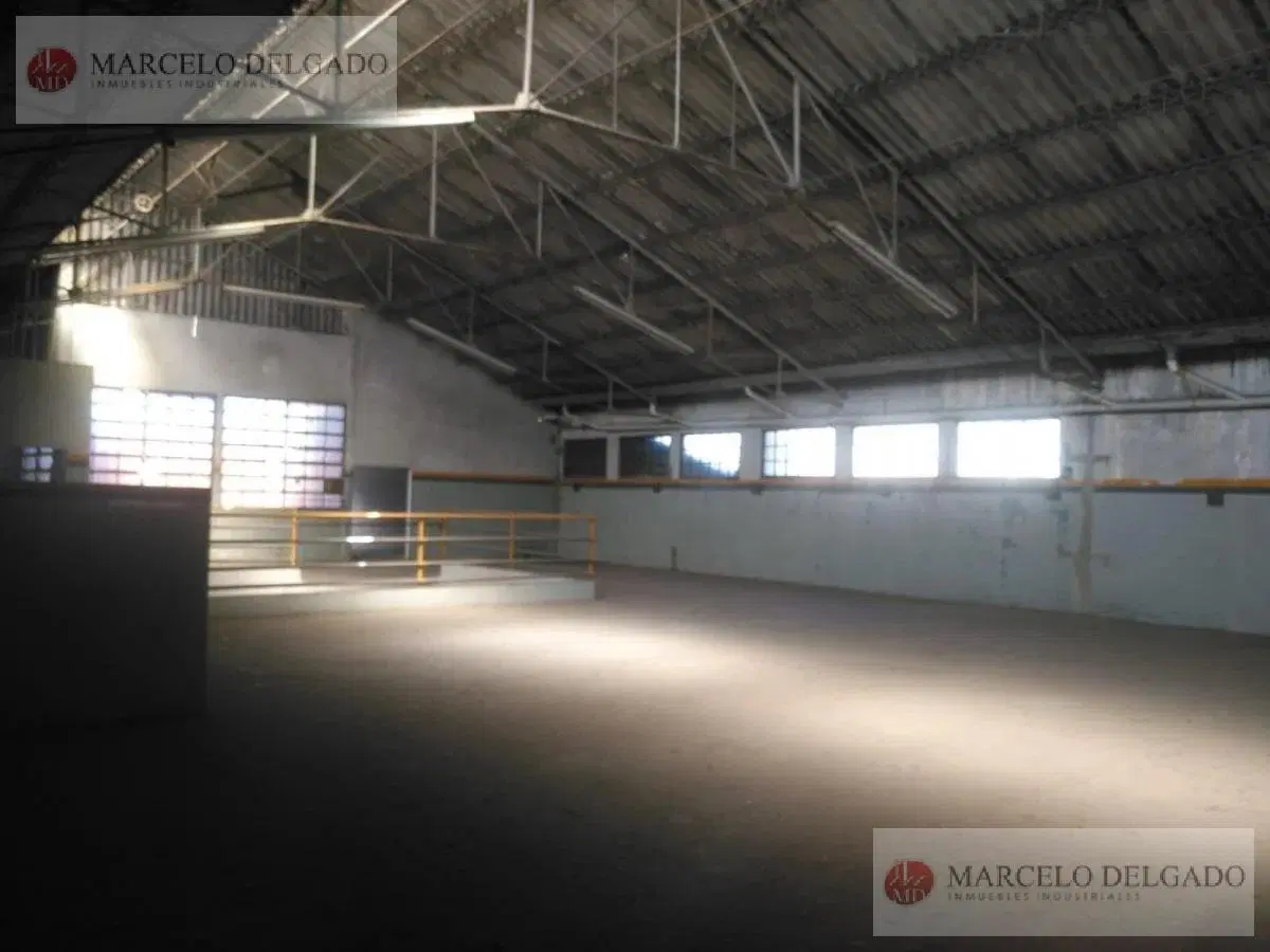 Deposito en dos plantas / 1350 m2 5