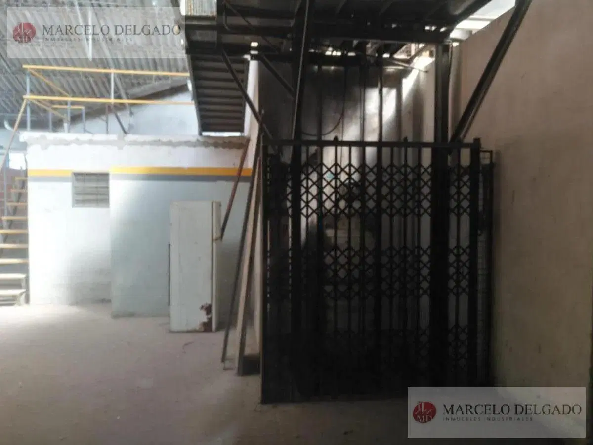 Deposito en dos plantas / 1350 m2 4