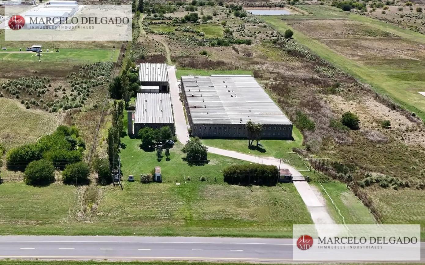 Galpón en  7.225 m2 cubiertos sobre ruta 2 Abasto - La Plata - Venta