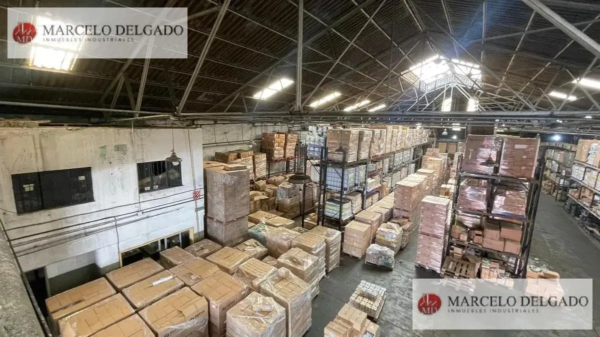 Galpón - Depósito  de 2400 m2. en Avelladeda - VENTA - ALQUILER 3
