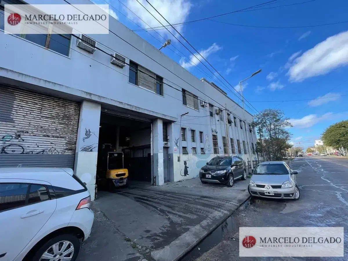 Galpón - Depósito  de 2400 m2. en Avelladeda - VENTA - ALQUILER 5