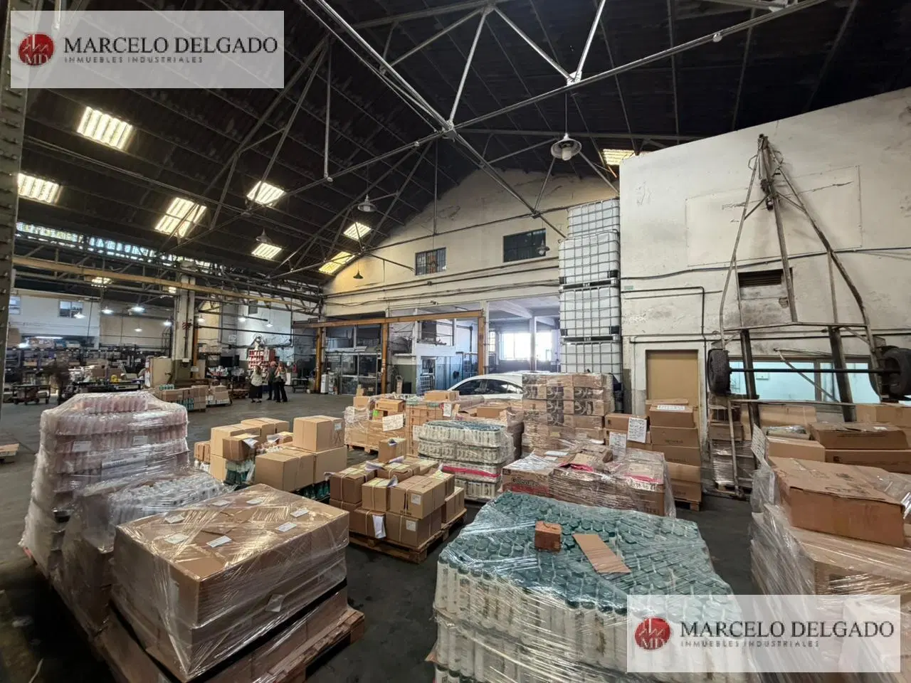 Galpón - Depósito  de 2400 m2. en Avelladeda - VENTA - ALQUILER 4