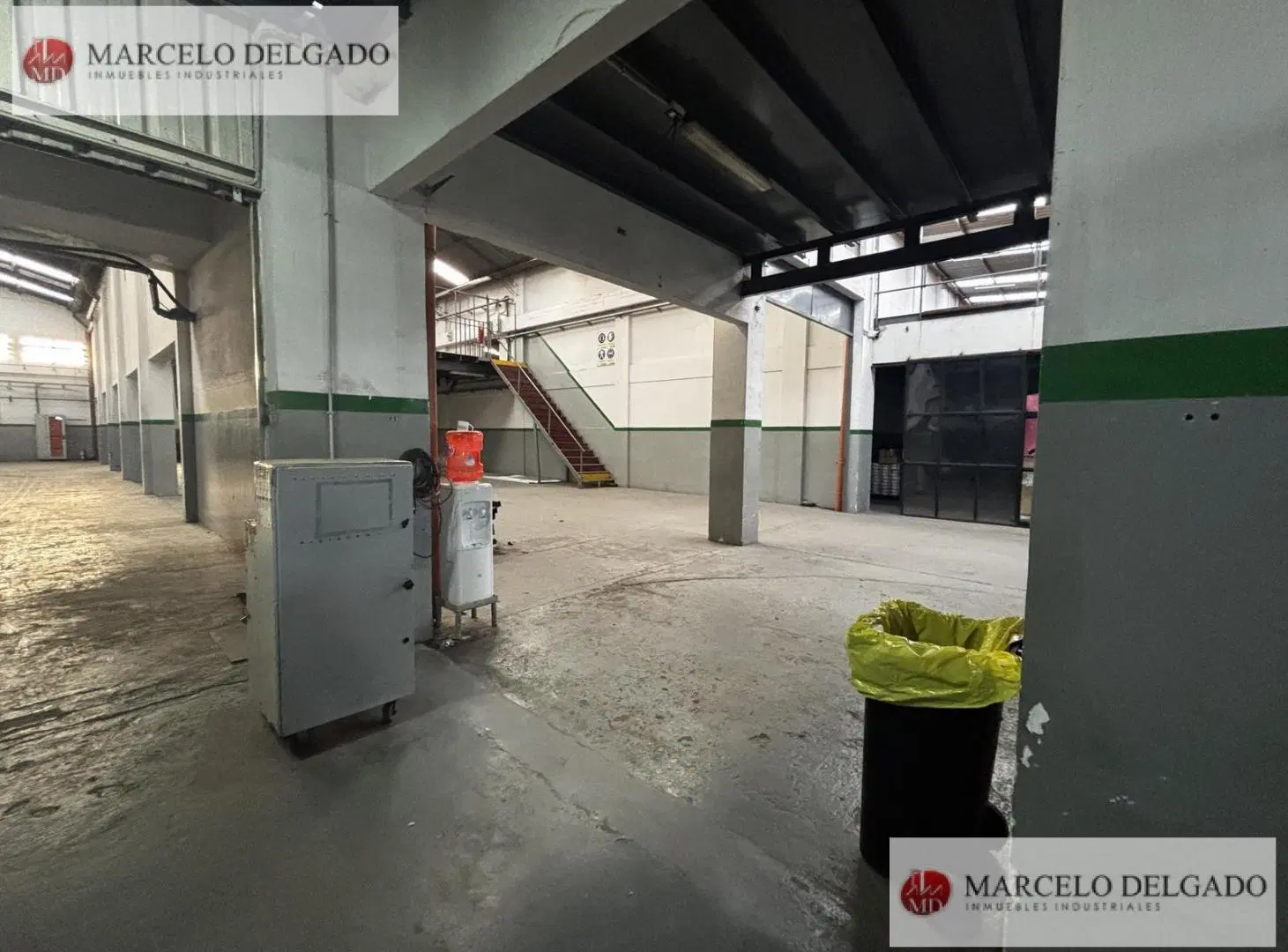 Galpón  / Deposito con oficinas 3800 m2 en Banfield Alquiler - Venta 4