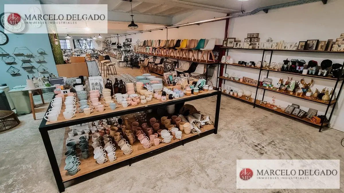 Deposito/ Galpón 1300 - mixtura 3 - Barracas - distrito de diseño - CON BUENA RENTA 3