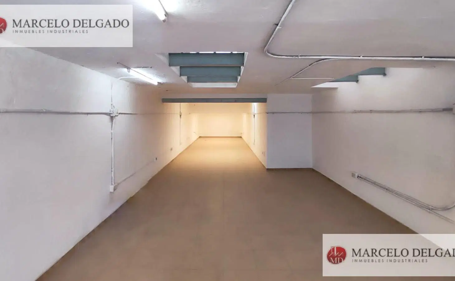 Depósito con entrepiso y doble ingreso – 100 m² – Villa Santa Rita 5