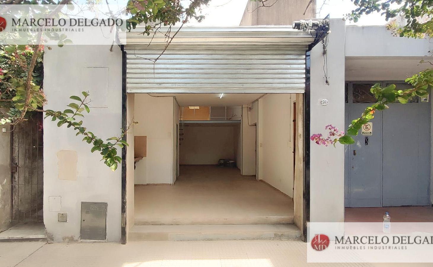 Depósito con entrepiso y doble ingreso – 100 m² – Villa Santa Rita