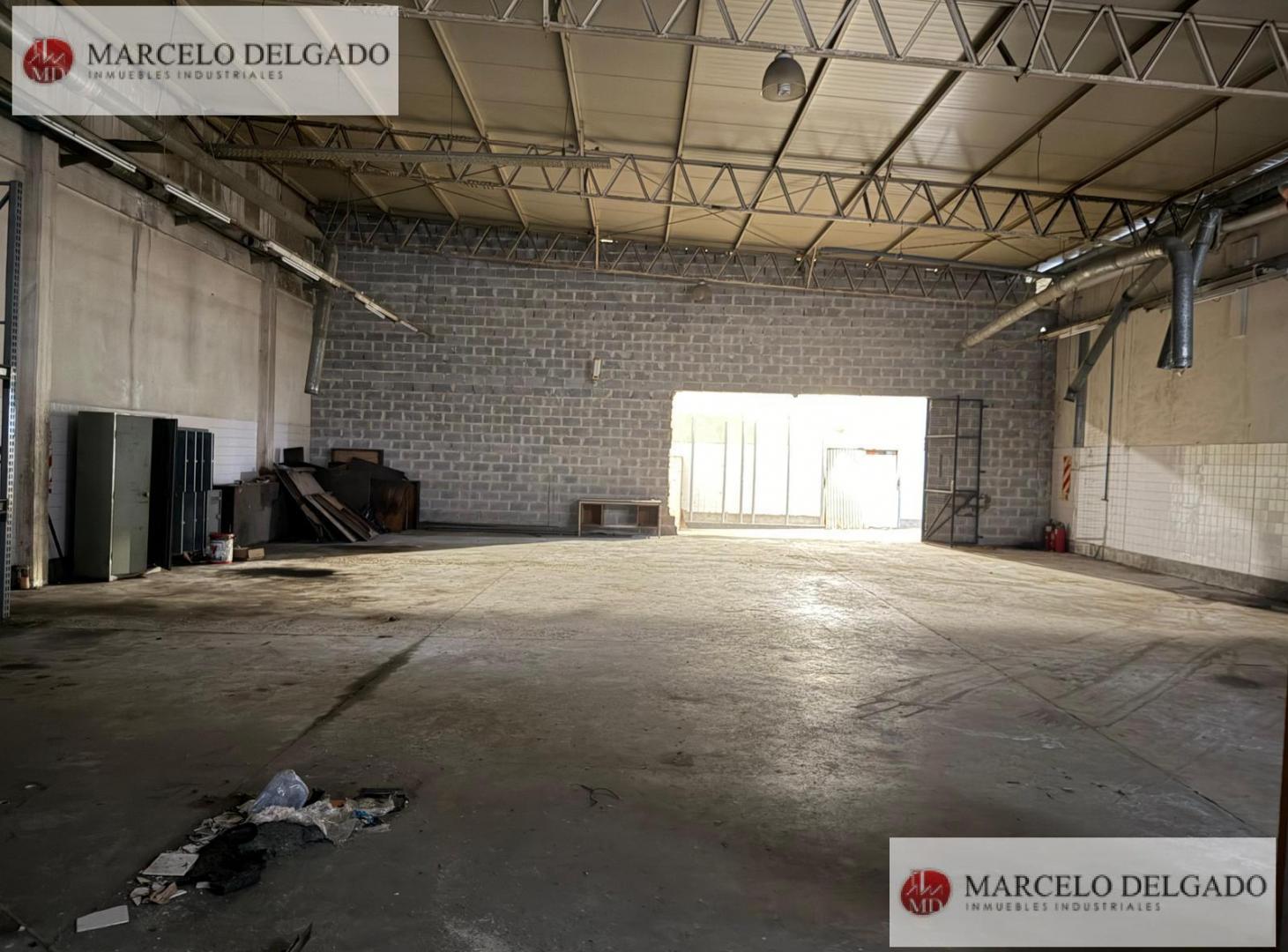 Depósito de 1000m2 en alquiler, techo de losa, excelente ubicación.