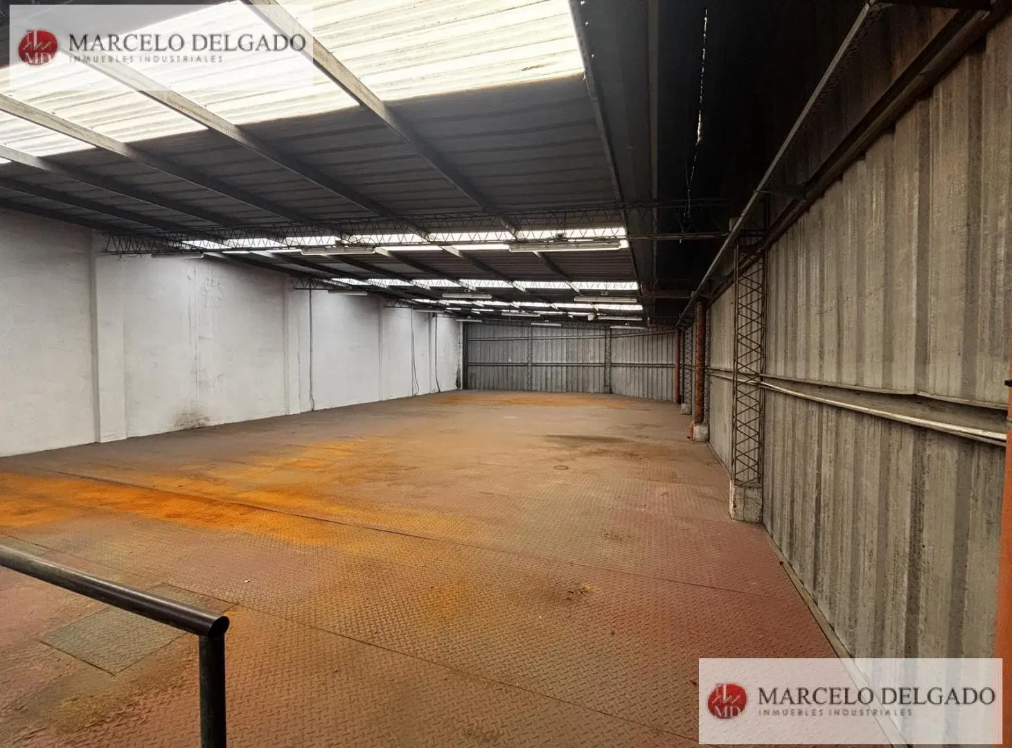 Galpón  / Deposito con oficinas 3800 m2 en Banfield Alquiler - Venta 4