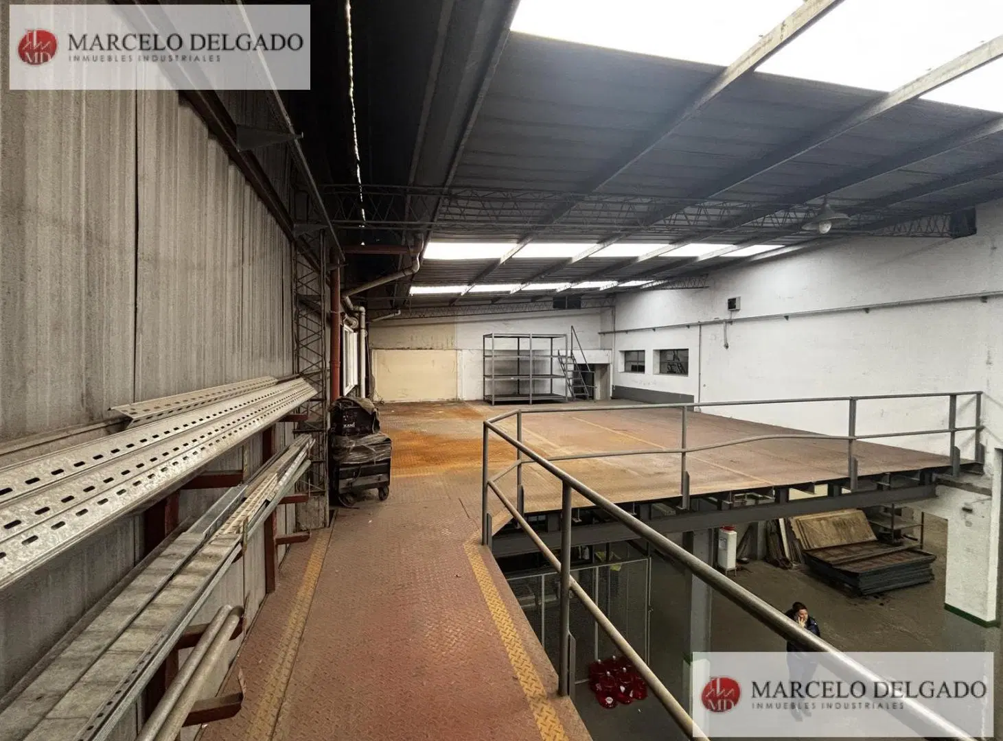 Galpón  / Deposito con oficinas 3800 m2 en Banfield Alquiler - Venta 3