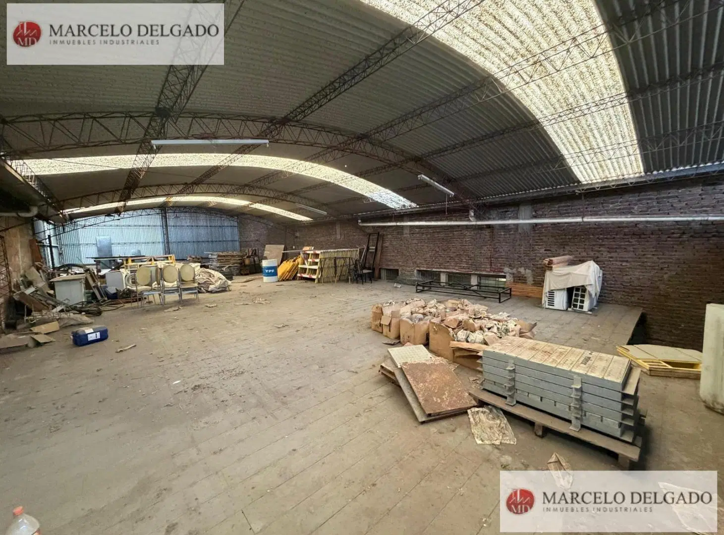 Depósito sobre avenida de 250m2 + 250m2 de Entrepiso Metalico con ofic. y vest. 4
