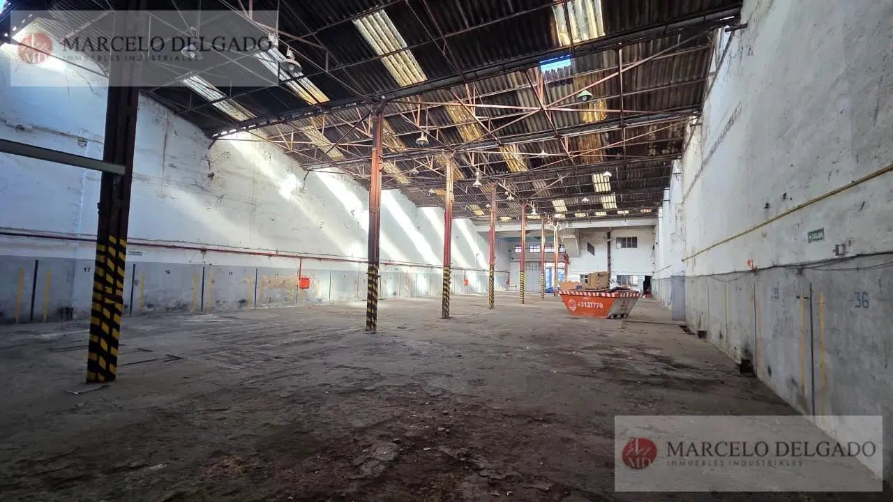 Galpón- Depósito en Barracas de 1.000 m2 con entrada semi  - ALQUILER 4