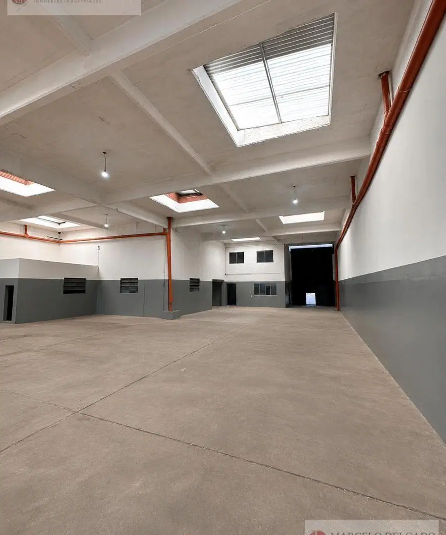 Galpón - Depósito de 1100 m2 en Lomas del Mirador - ALQUILER 3