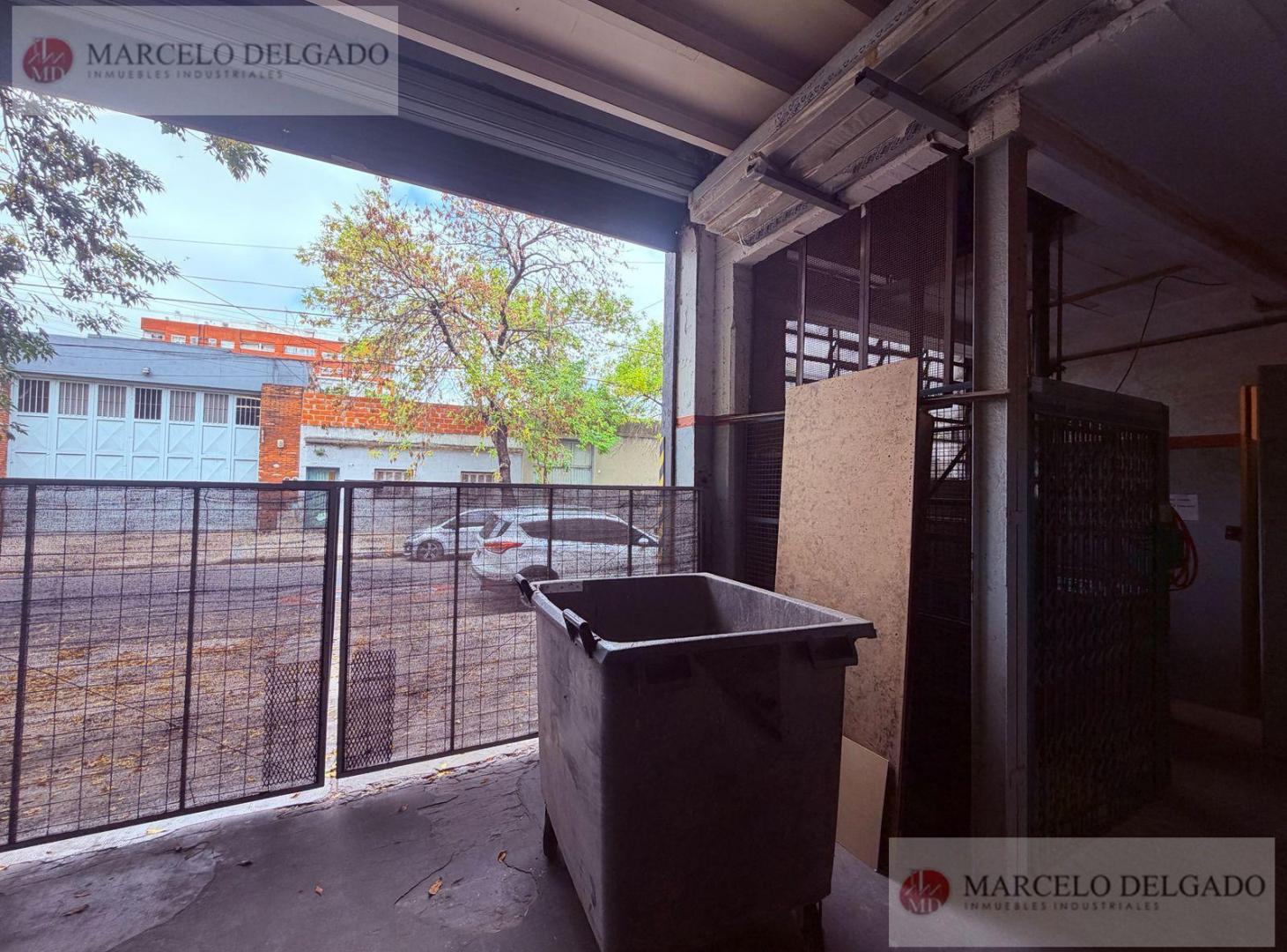 Foto de Depósito - Galpón de 766 m2 en Parque Chacabuco - VENTA / ALQUILER, imagen 1