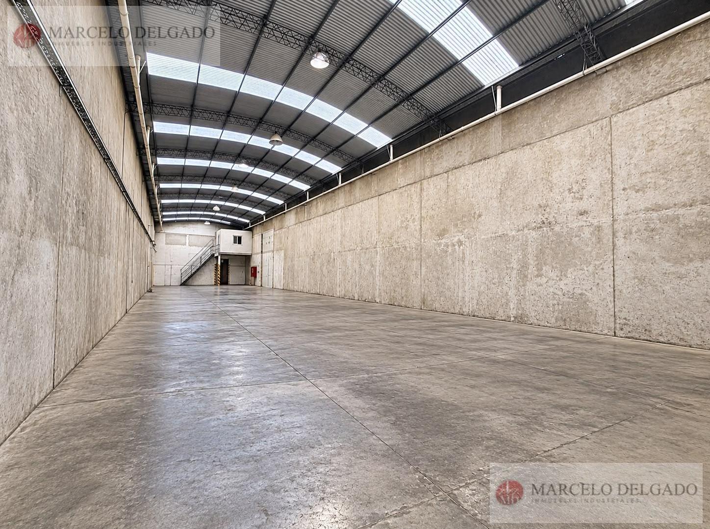 Foto de Depósito Comercial sobre avenida de 10m x 45m - Entrada Contenedor, imagen 2