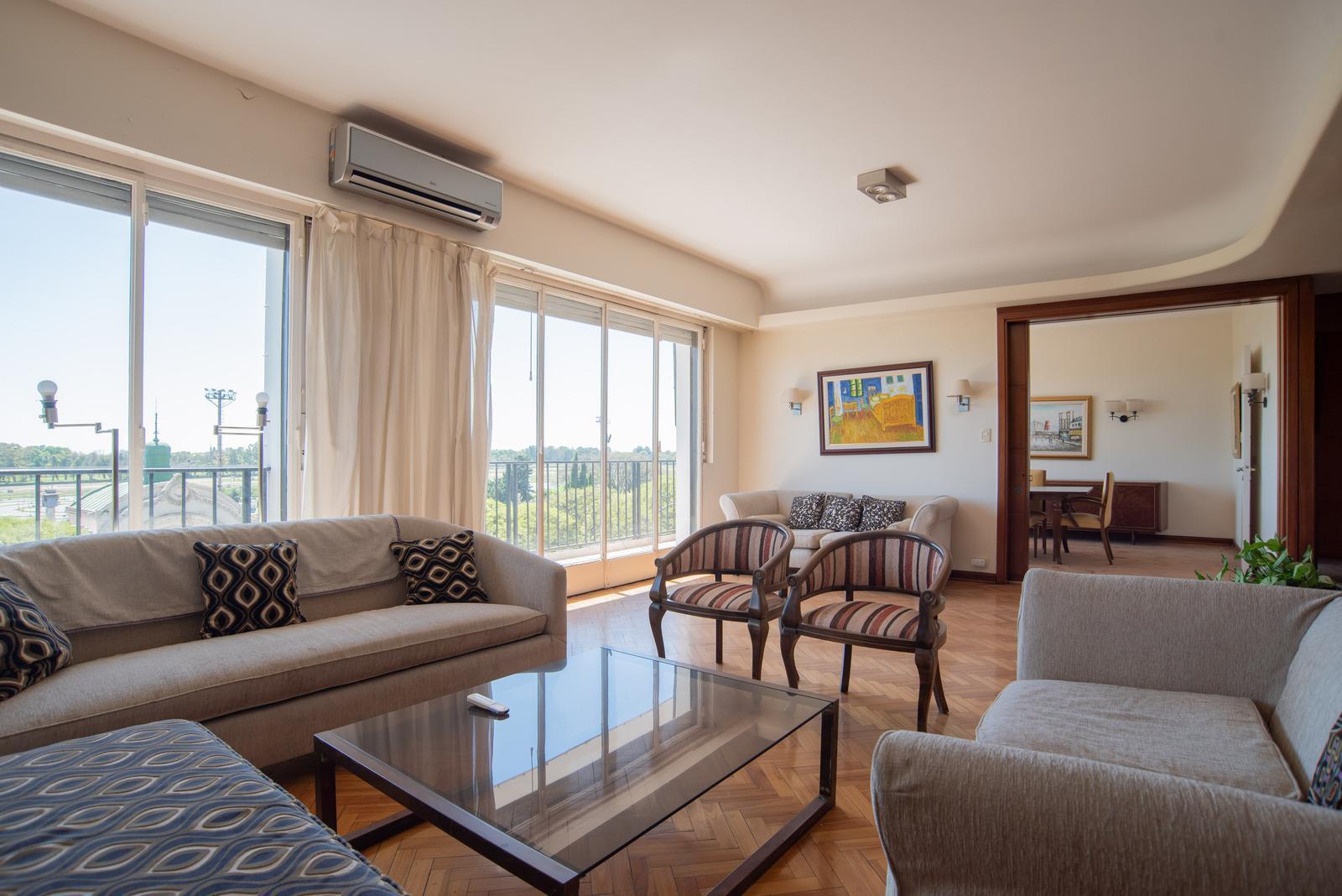 Foto de Departamento en venta sobre Av. Libertador, de 5 ambientes, con balcón, imagen 2