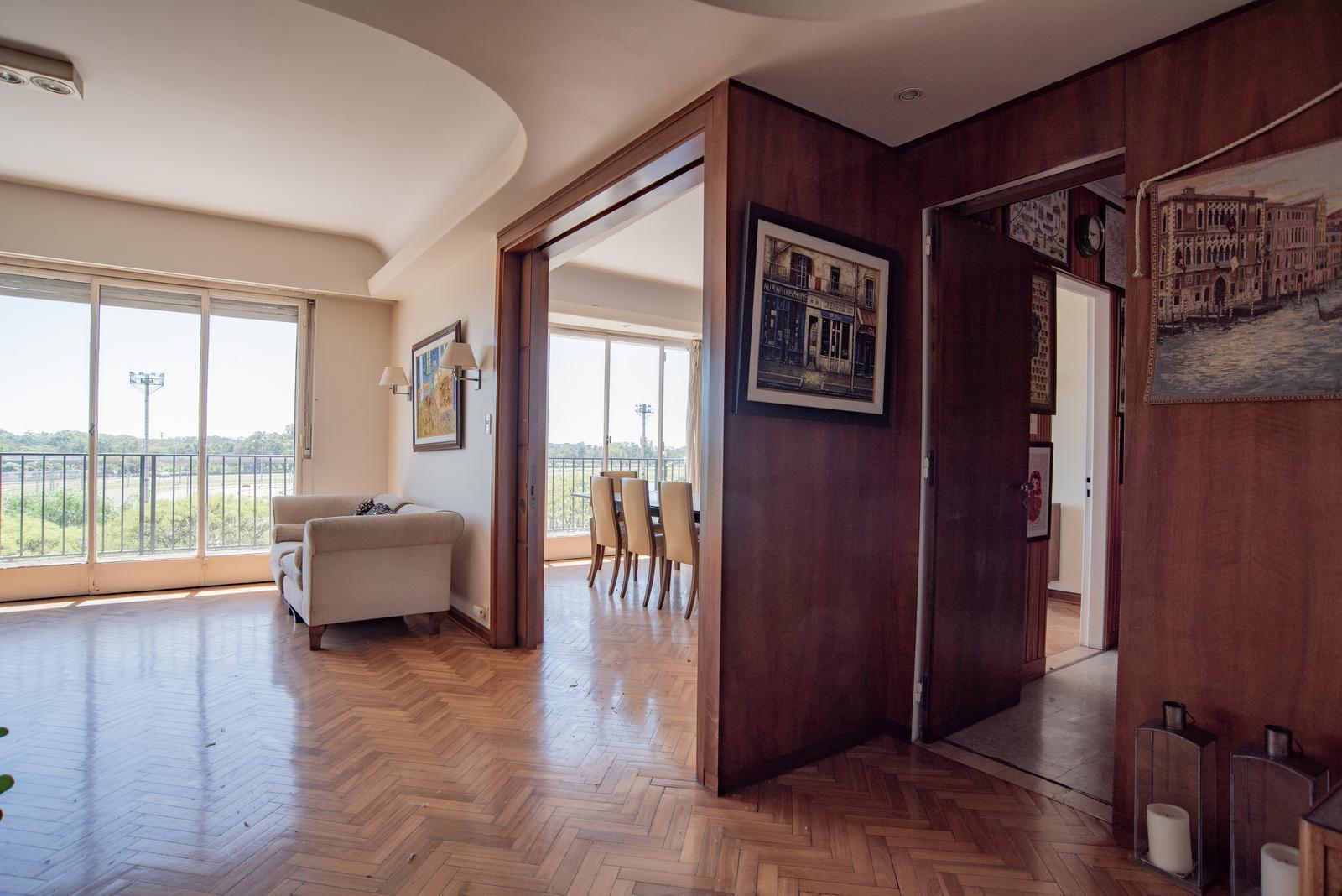Foto de Departamento en venta sobre Av. Libertador, de 5 ambientes, con balcón, imagen 4