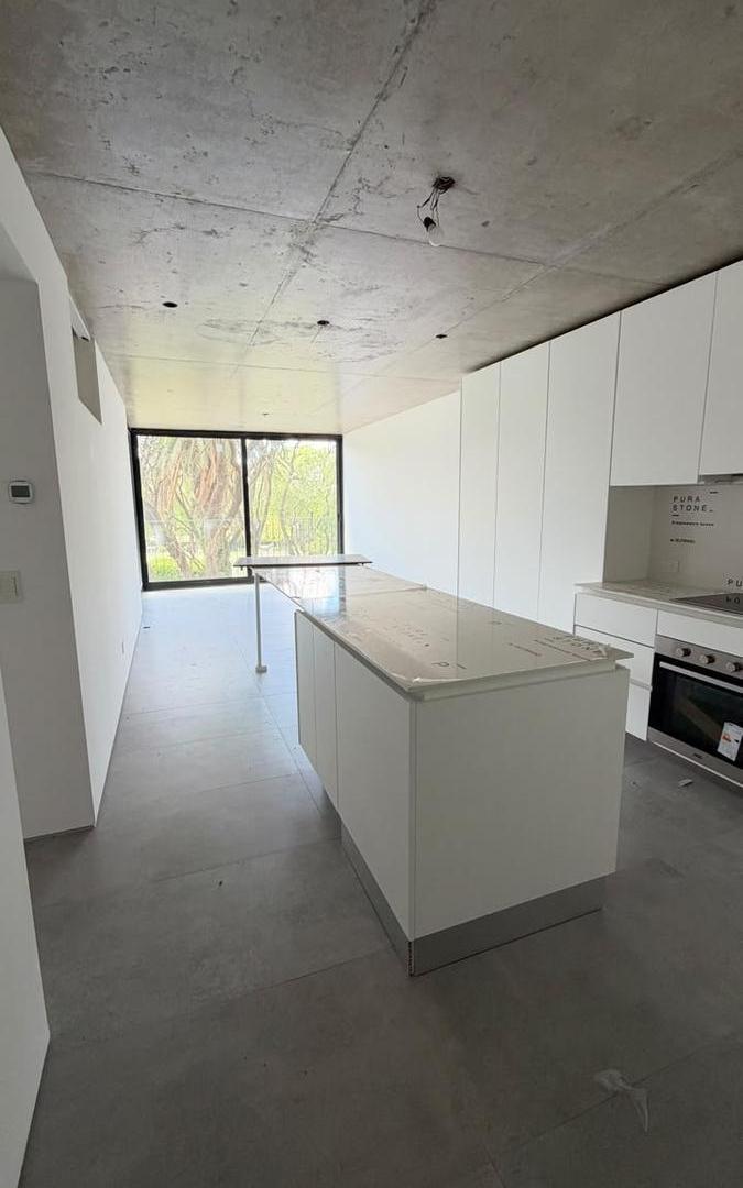 Foto de Exclusivo Semipiso de 3 ambientes con balcón y cochera en Alquiler a, imagen 1