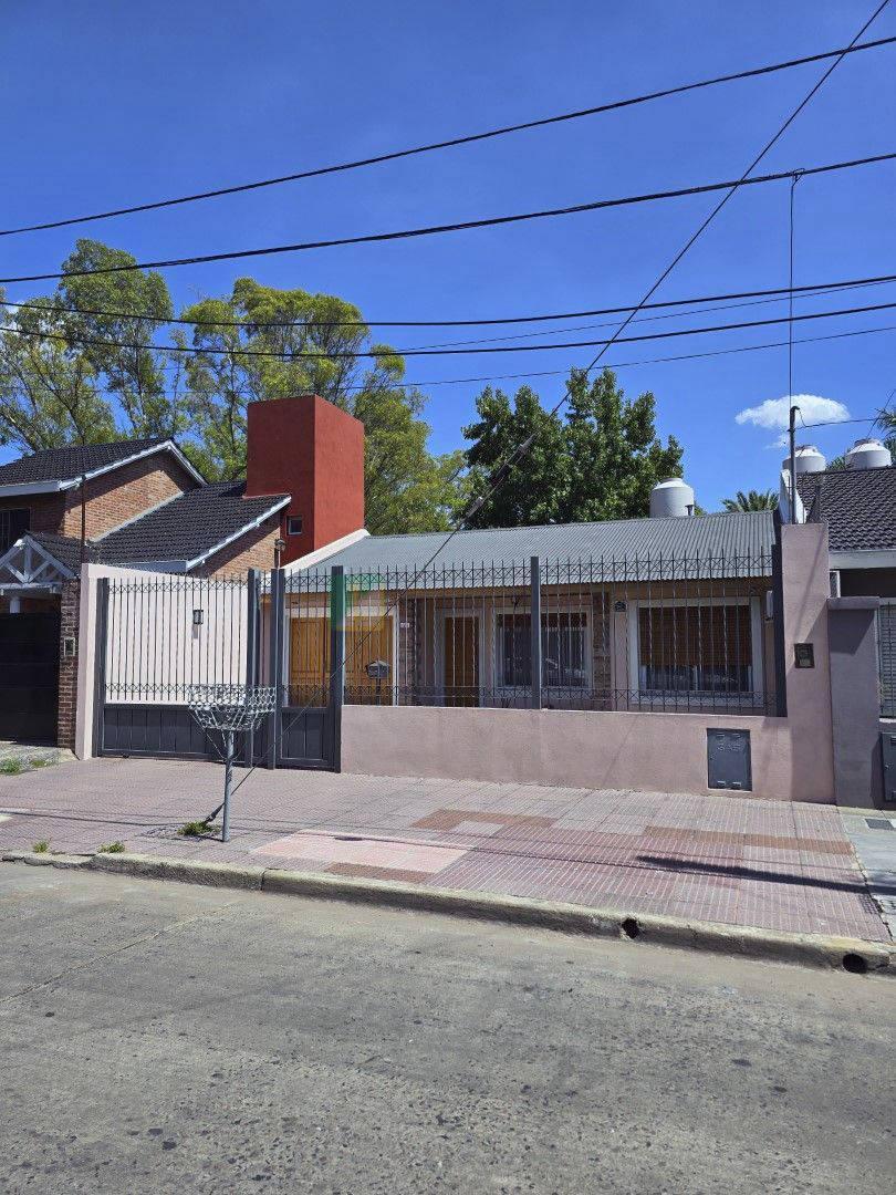 Venta - Casa - 2 Dorm. - Villa Ballester 1