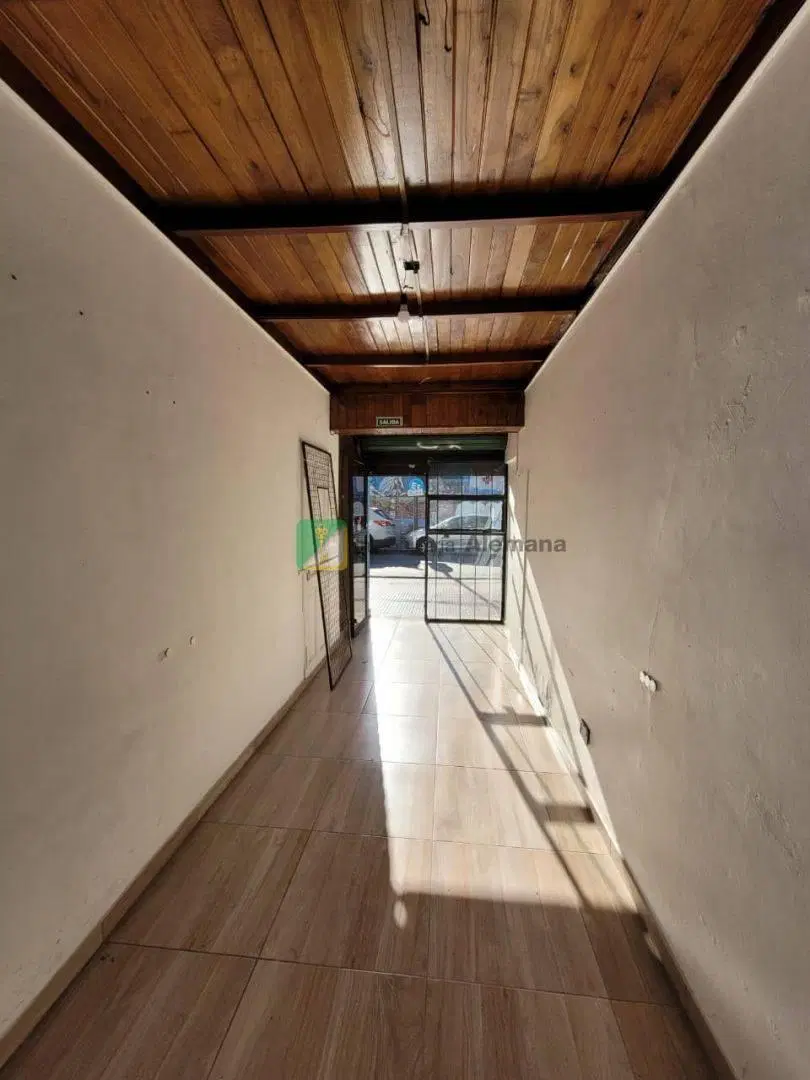 Local . | C 10 PROFESOR AGUER 4982 7