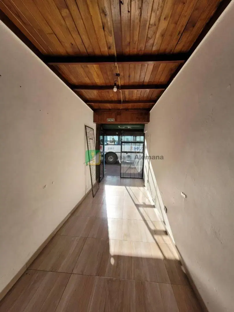 Local . | C 10 PROFESOR AGUER 4982 5