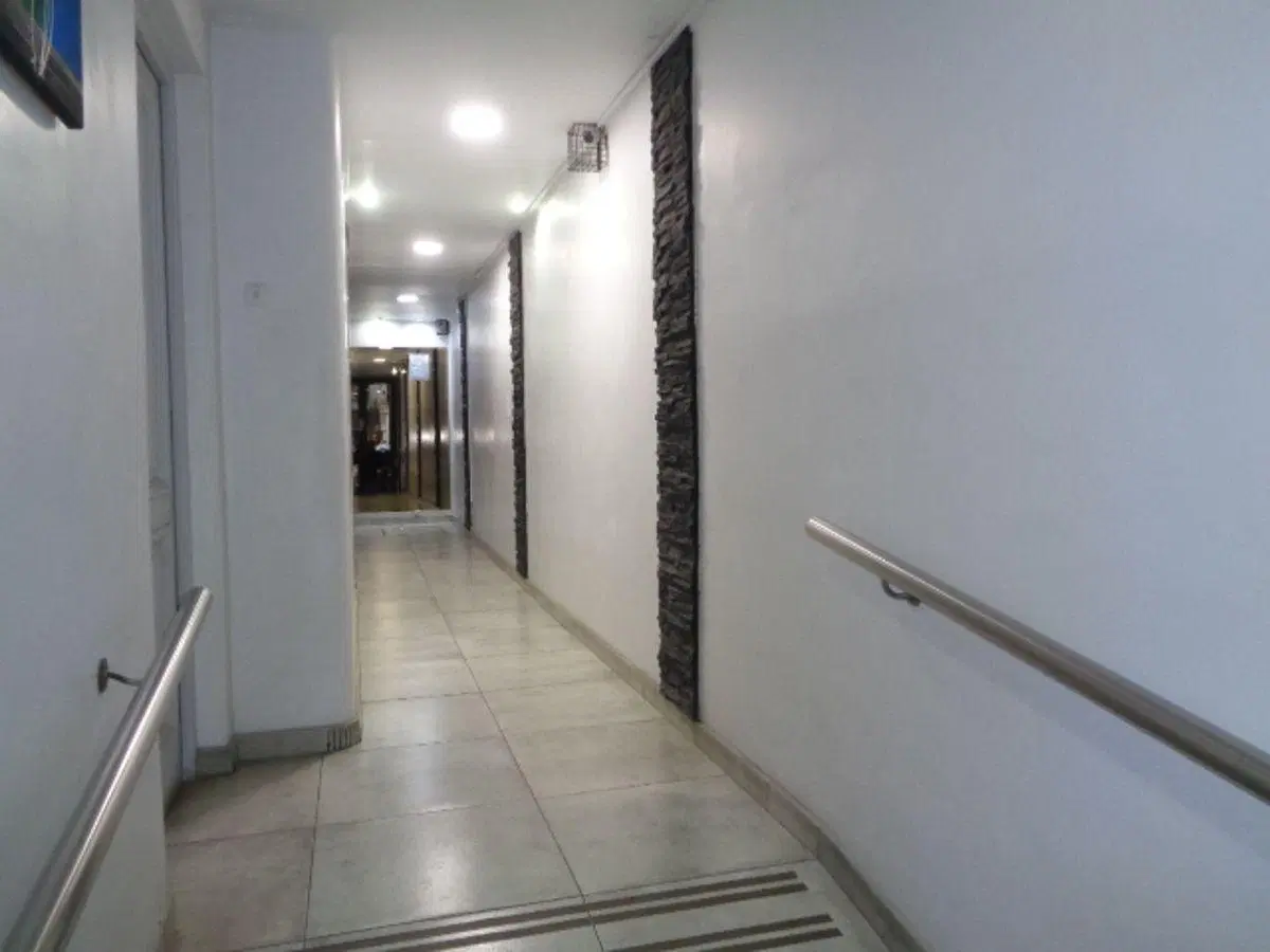 2AMB , LATERAL, CHARCAS AL 5000 . EXCELENTE UBICACIÓN, PROXIMO A AVDA . SANTA FE , 40M2, APTO FINAER 4