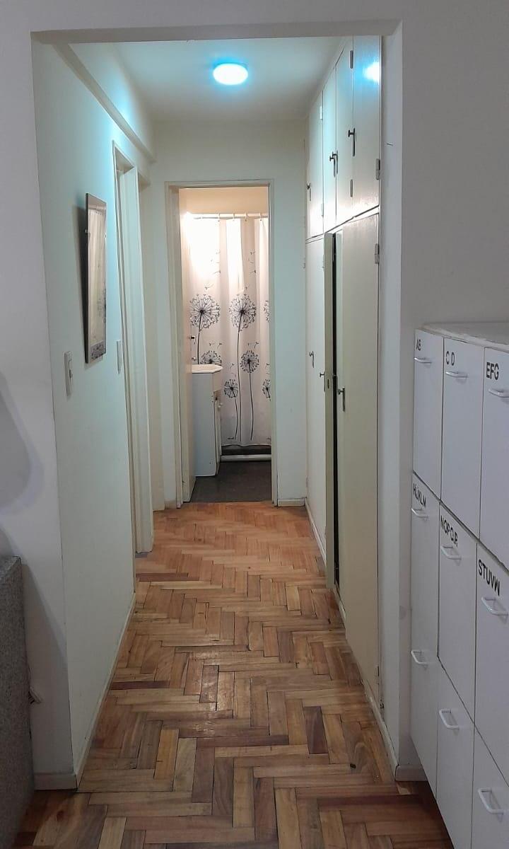 Vendo en Caballito. Excelente 3 Ambientes. Frente. Balcón. Cochera. 2