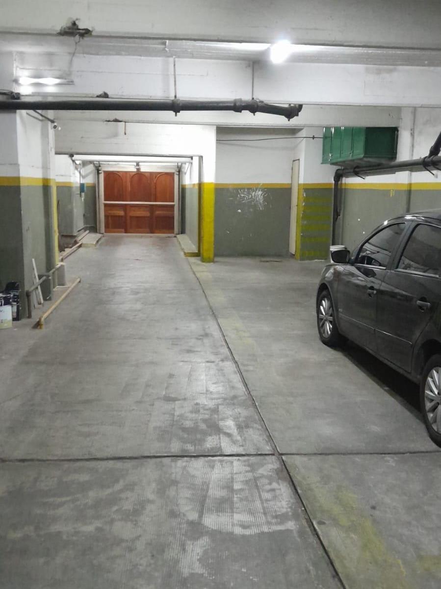 Vendo en Caballito. Excelente 3 Ambientes. Frente. Balcón. Cochera. 5